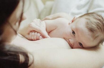 母乳分析儀：母乳喂養(yǎng)對(duì)寶寶和媽媽的影響